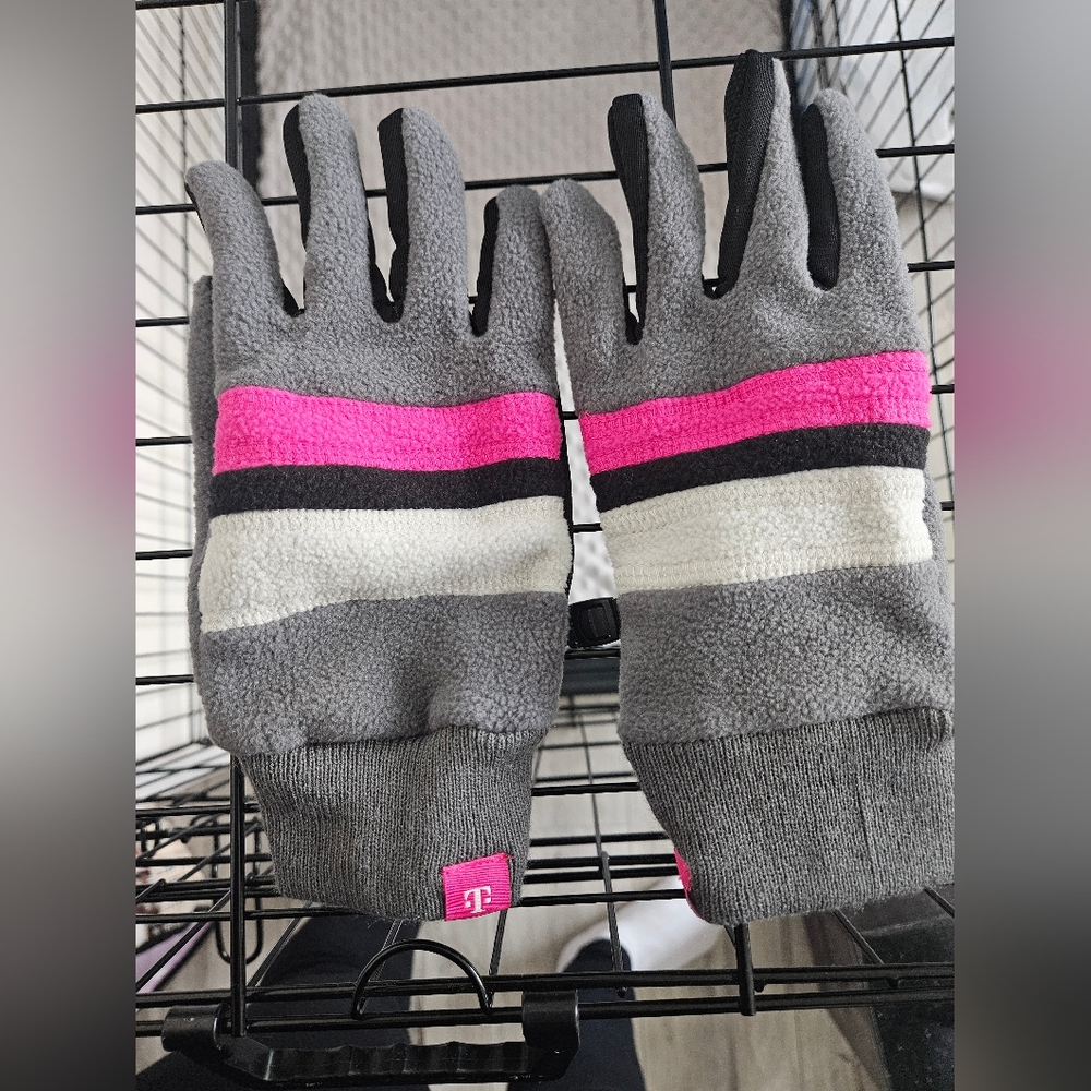 Winter Gloves by T Mobile
